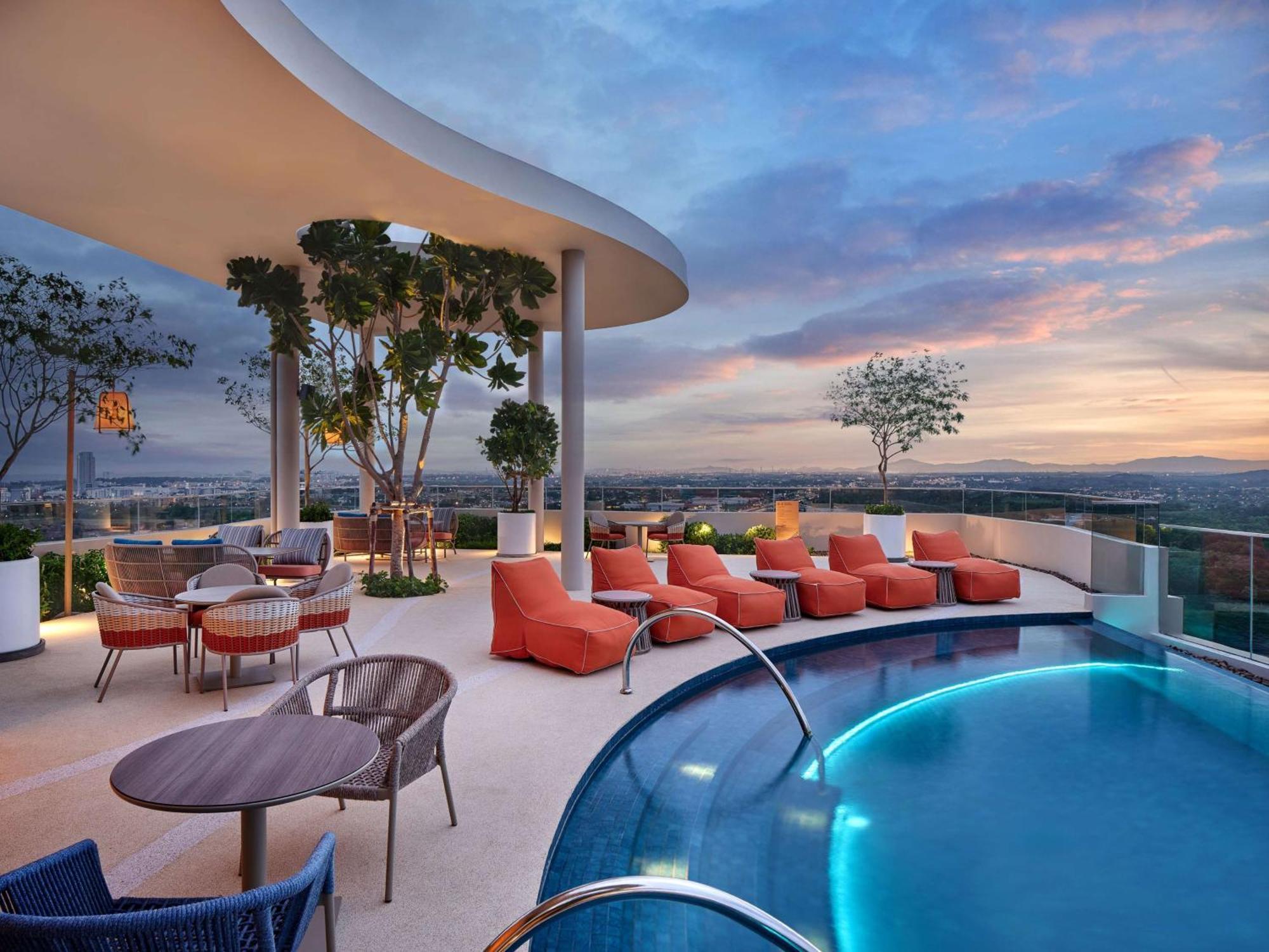 Hilton Garden Inn Районг Экстерьер фото