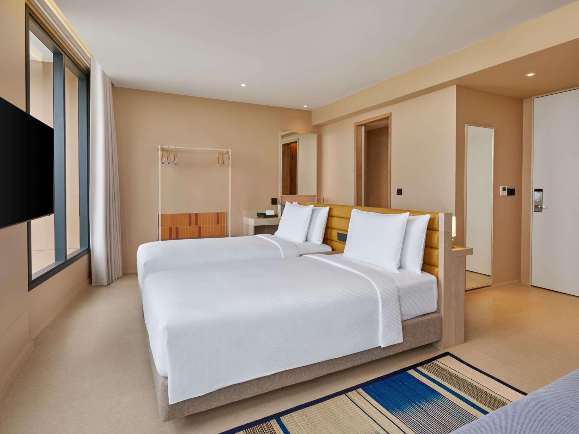 Hilton Garden Inn Районг Экстерьер фото