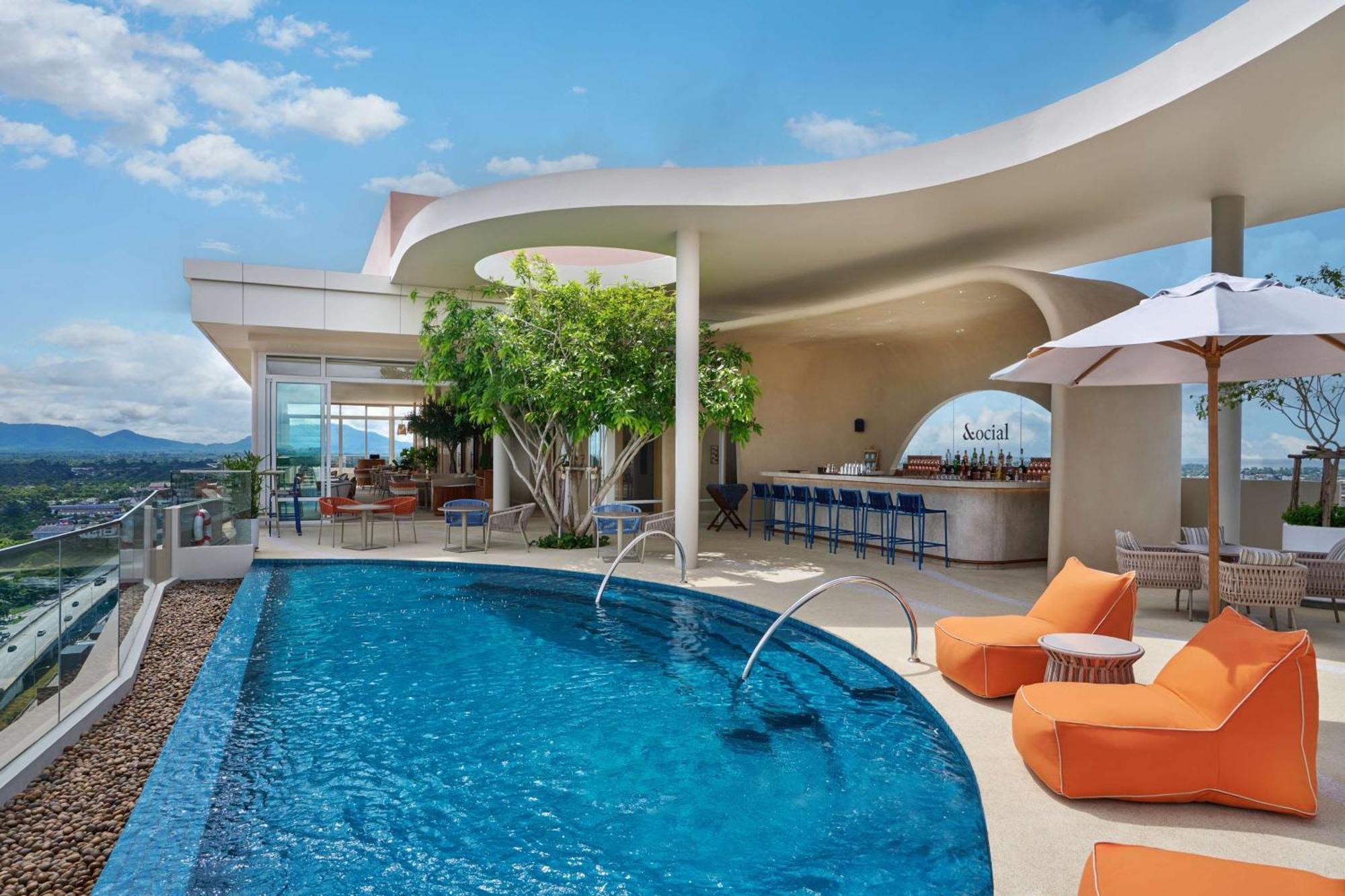Hilton Garden Inn Районг Экстерьер фото